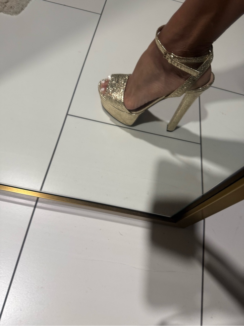 Gucci Gold Glitter Platform Ankle-Strap Heels very confortable!